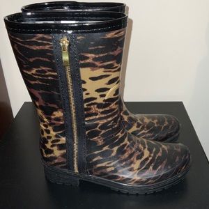 Unlisted by Kenneth Cole Rainboots